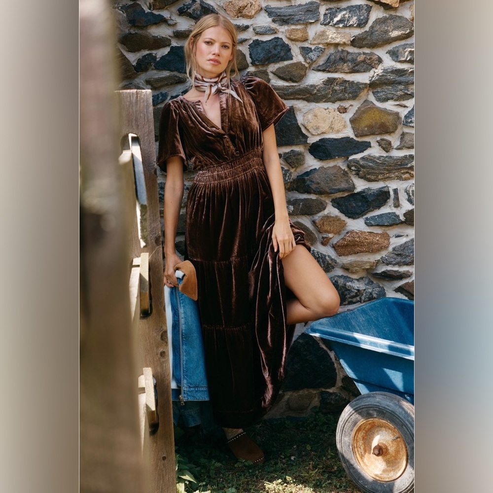 ❤️🔥Firm Price❤️🔥The Somerset Velvet maxi dress - Picture 2 of 10